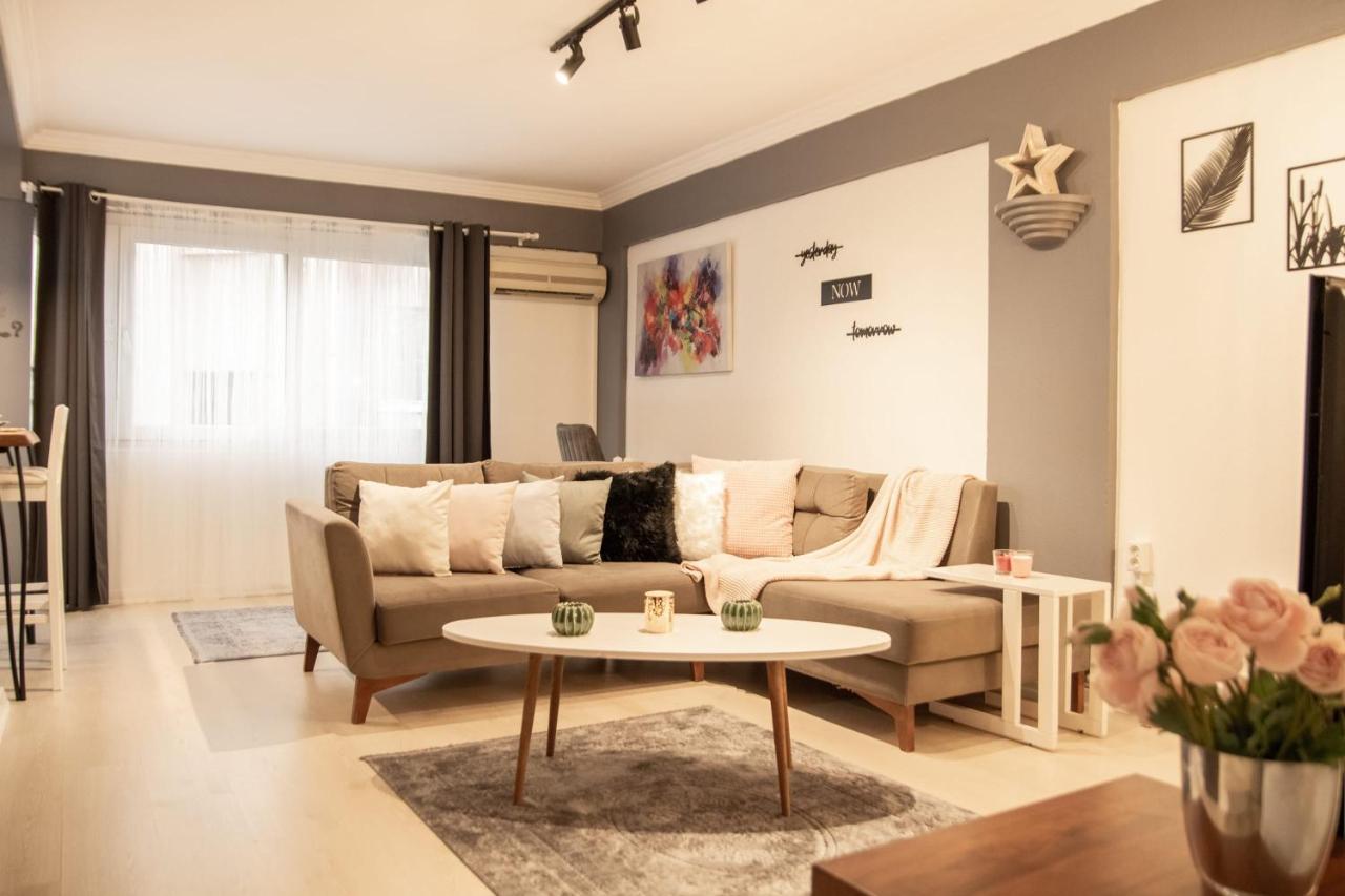 Amazing Flat Near The Coast With A Delightful Shared Terrace Close To Public Transportation In Karsiyaka Esmirna Exterior foto