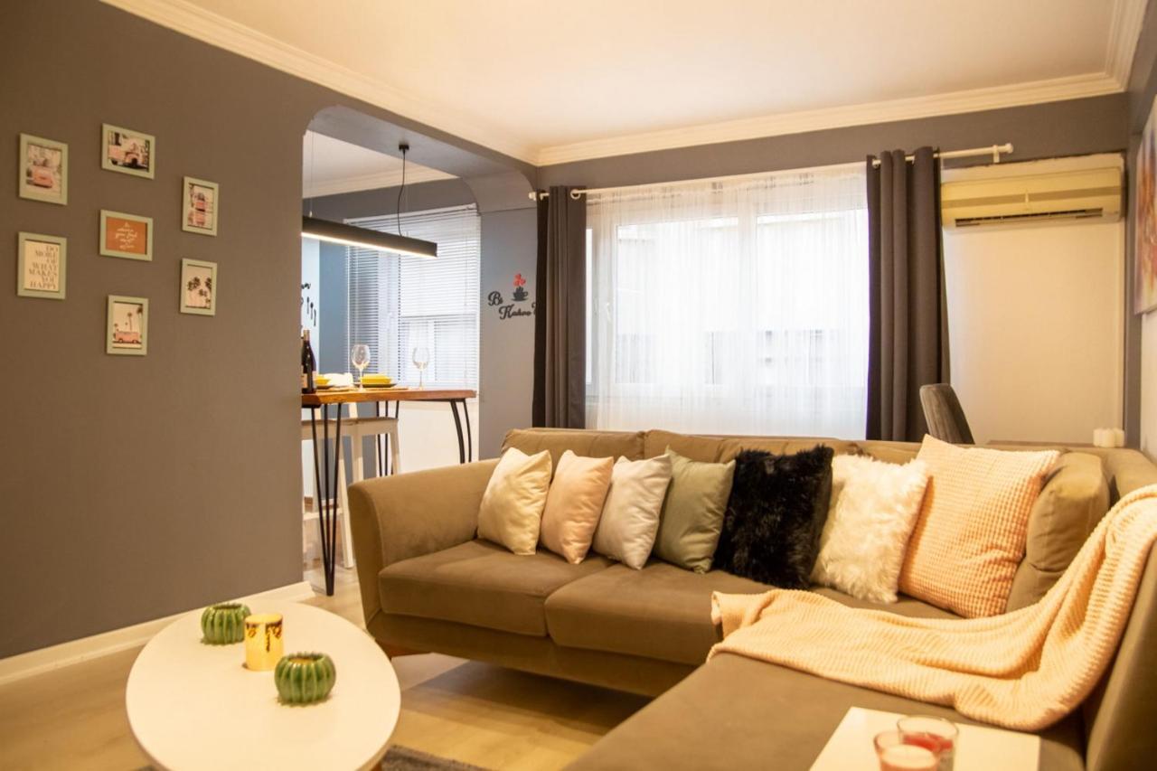 Amazing Flat Near The Coast With A Delightful Shared Terrace Close To Public Transportation In Karsiyaka Esmirna Exterior foto