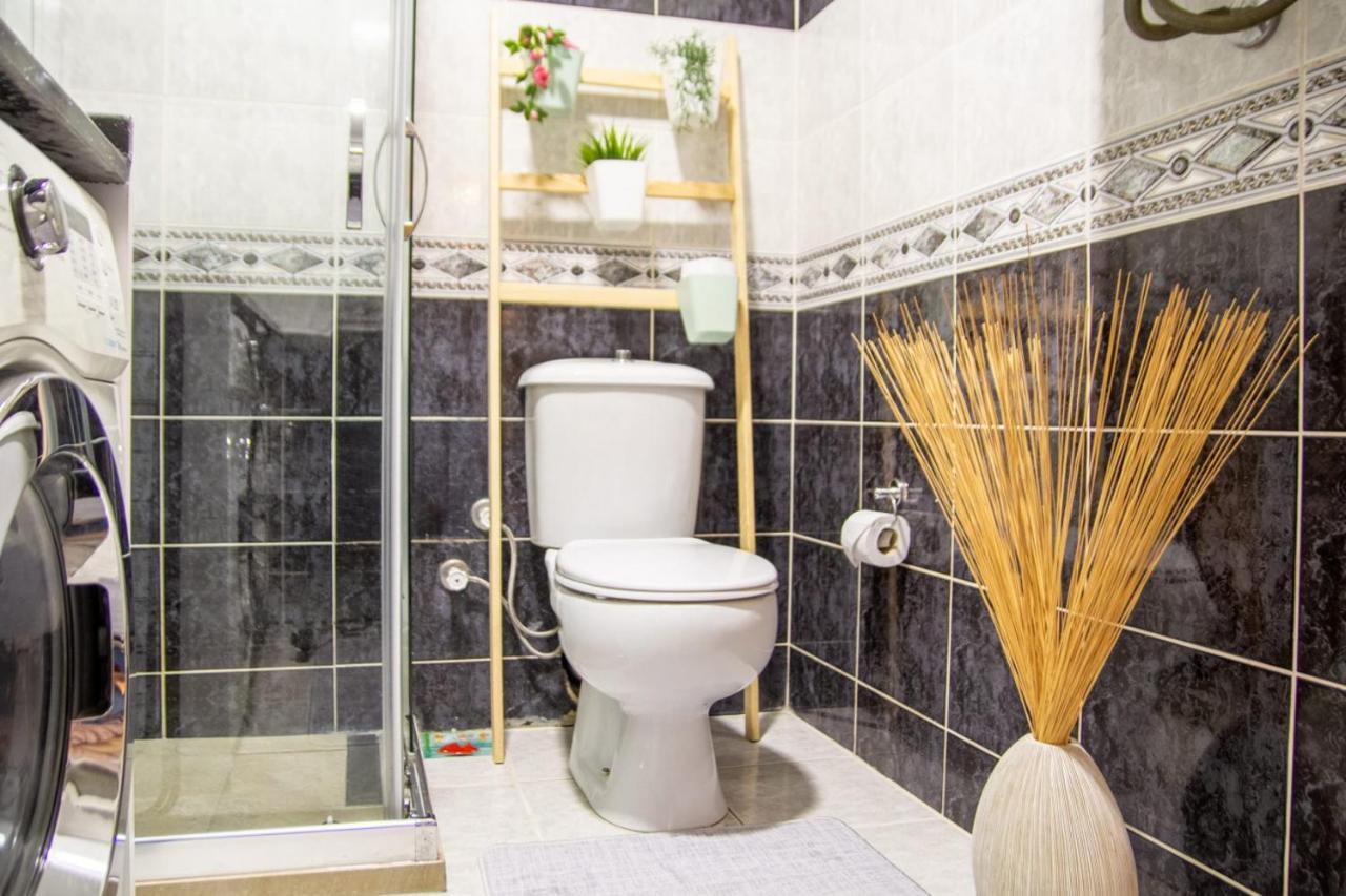 Amazing Flat Near The Coast With A Delightful Shared Terrace Close To Public Transportation In Karsiyaka Esmirna Exterior foto